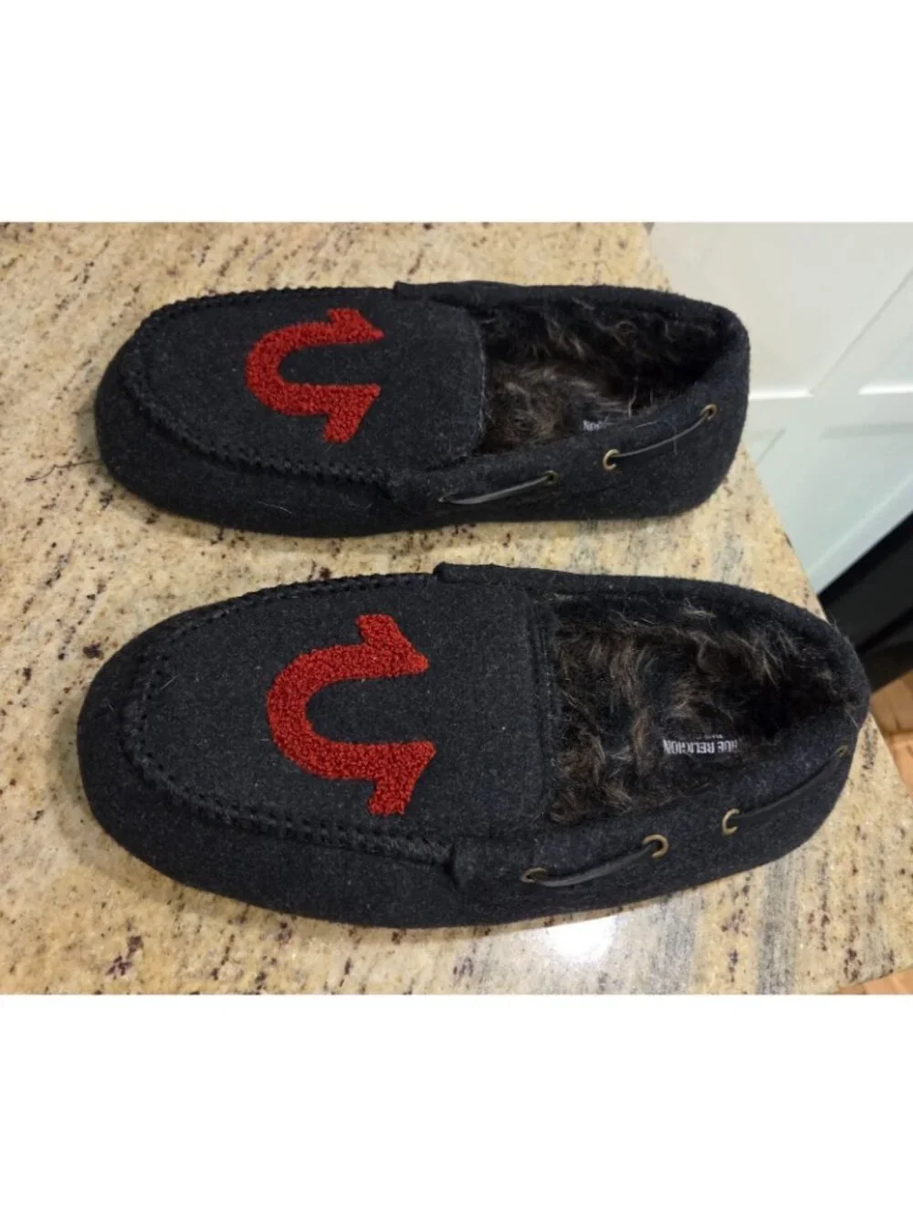 True Religion Moccasins Men's Size L 11/12 Black Red House Slippers Fur Lined
